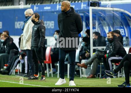 LEUVEN, BELGIO - GENNAIO 10: L-R: Allenatore Vincent Kompany di Anderlecht durante la Pro League match tra OH Leuven e RSC Anderlecht a Eneco Stadi Foto Stock