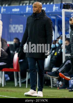 LEUVEN, BELGIO - GENNAIO 10: L-R: Allenatore Vincent Kompany di Anderlecht durante la Pro League match tra OH Leuven e RSC Anderlecht a Eneco Stadi Foto Stock