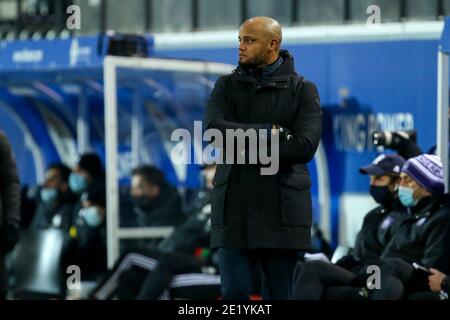 LEUVEN, BELGIO - GENNAIO 10: L-R: Allenatore Vincent Kompany di Anderlecht durante la Pro League match tra OH Leuven e RSC Anderlecht a Eneco Stadi Foto Stock