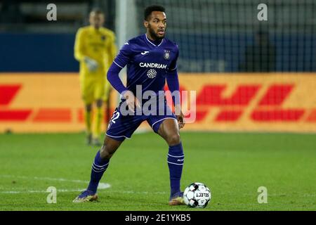 LEUVEN, BELGIO - GENNAIO 10: L-R: Hannes Delcroix di Anderlecht durante la Pro League match tra OH Leuven e RSC Anderlecht all'Eneco Stadium ON Foto Stock