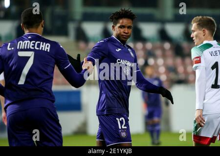 LEUVEN, BELGIO - GENNAIO 10: L-R: Paul Mukairu di Anderlecht durante la Pro League match tra OH Leuven e RSC Anderlecht all'Eneco Stadium di gennaio Foto Stock