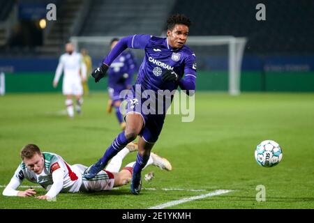 LEUVEN, BELGIO - GENNAIO 10: L-R: Paul Mukairu di Anderlecht durante la Pro League match tra OH Leuven e RSC Anderlecht all'Eneco Stadium di gennaio Foto Stock