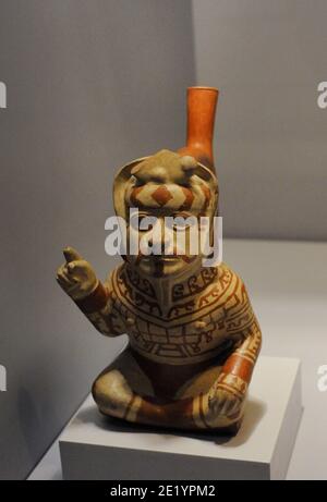 Nave che rappresenta un capo in un atteggiamento di comando. Ceramica. Cultura moche (100 a.C.-700 d.C.). Perù. Museo delle Americhe. Madrid, Spagna. Foto Stock