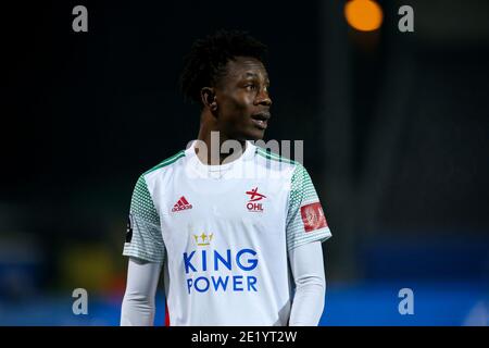 LEUVEN, BELGIO - GENNAIO 10: L-R: Kamal Sowah di OH Leuven durante la Pro League match tra OH Leuven e RSC Anderlecht a Stayen il 10 gennaio 2021 a Leuven, Belgio (Foto di Perry van de Leuvert/BSR AgencyOrange PicturesAlamy Live News) Foto Stock