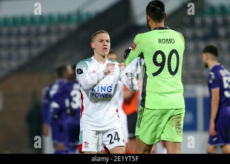 LEUVEN, BELGIO - GENNAIO 10: L-R: Casper De Norre di OH Leuven, Rafael Romo di OH Leuven durante la Pro League match tra OH Leuven e RSC Anderl Foto Stock