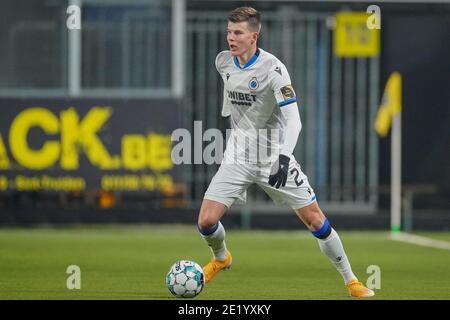 SINT TRUIDEN, BELGIO - GENNAIO 10: Eduard Sobol del Club Brugge durante la Pro League match tra STVV e Club Brugge a Stayen il 10 gennaio 2021 a Sint Truiden, Belgio (Foto di Jeroen Meuwsen/BSR AgencyOrange PicturesAlamy Live News) Foto Stock