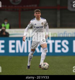 Crawley, Regno Unito. 10 gennaio 2021. Leif Davis di Leeds si è unita in azione durante la terza partita della Coppa fa tra Crawley Town e Leeds United al Peoples Pension Stadium di Crawley, Inghilterra, il 10 gennaio 2021. Foto di Ken Sparks. Solo per uso editoriale, è richiesta una licenza per uso commerciale. Nessun utilizzo nelle scommesse, nei giochi o nelle pubblicazioni di un singolo club/campionato/giocatore. Credit: UK Sports Pics Ltd/Alamy Live News Foto Stock