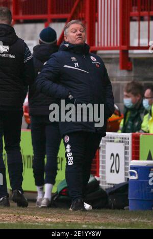 Crawley, Regno Unito. 10 gennaio 2021. John Yems, responsabile della città di Crawley, durante la terza partita della Coppa fa tra Crawley Town e Leeds United al Peoples Pension Stadium di Crawley, Inghilterra, il 10 gennaio 2021. Foto di Ken Sparks. Solo per uso editoriale, è richiesta una licenza per uso commerciale. Nessun utilizzo nelle scommesse, nei giochi o nelle pubblicazioni di un singolo club/campionato/giocatore. Credit: UK Sports Pics Ltd/Alamy Live News Foto Stock