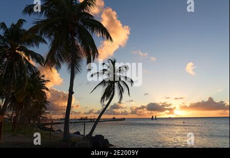 Il tramonto sulla isola di Martinica, French West Indies. Foto Stock