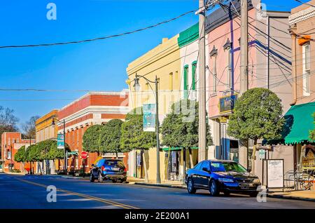 Striscioni appendono sui lampioni del centro, 26 febbraio 2012, a Corinth, Mississippi. Corinto è stata fondata nel 1853 e ha una popolazione di 14,573 abitanti. Foto Stock