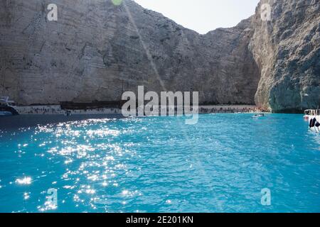 Navagio Beach, Shipwreck Bay a Zante, Grecia, vista dallo yacht Foto Stock