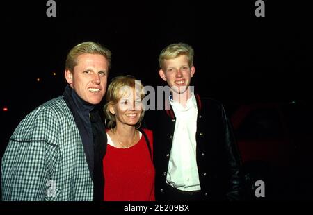 Gary Busey e la moglie Judy Busey e Son Jake Busey 1986 Credit: Ralph Dominguez/MediaPunch Foto Stock