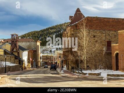 Central City, Colorado - 3 gennaio 2021: Negozi del centro e casinò con strade acciottolate di Central City, Colorado Foto Stock