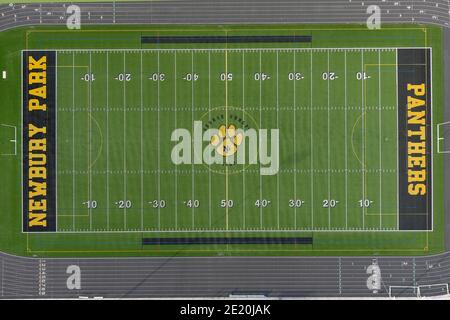 Una vista aerea del logo Panther al centrocampo del campo da calcio George Hurley e della pista alla Newbury Park High School, mercoledì 6 gennaio 2020, a Newbury Foto Stock