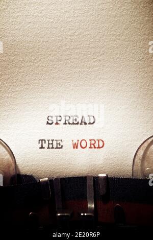 Diffondere la parola frase scritta con una macchina da scrivere. Foto Stock