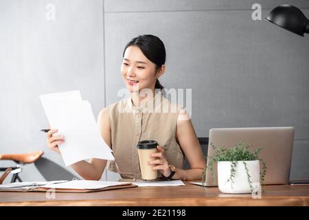 Documenti aziendali MS in ufficio Foto Stock