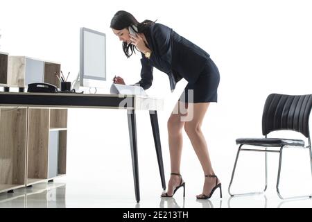 Chiama la signora d'affari in ufficio Foto Stock