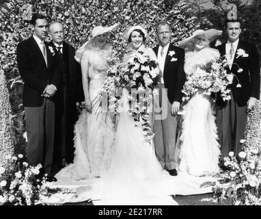 Matrimonio della sceneggiatore CAREY WILSON e dell'attrice CARMELITA GERAGHTY con Da sinistra MAURICE GERAGHTY (fratello della sposa) IL REVERENDO JAMES HAMILTON LASH SHEILA GERAGHTY (Sorella della sposa e Maid of Honor) La sposa e la scopata JEAN HARLOW (matron d'onore) E CEDRIC GIBBONS (miglior uomo) Il 6 maggio 1934 presso la casa di agente Bel-Air Phil Berg e sua moglie Leila Hyams a Los Angeles Foto Stock