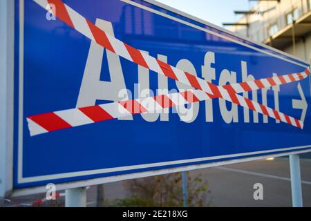 Segnale di uscita blu annullato (Ausfahrt) Foto Stock