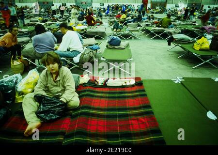 Rifugiati bosniaci, '1000 enfants pour l'hiver', convoglio umanitario Equilibre, Lione, Francia, 1992 Foto Stock