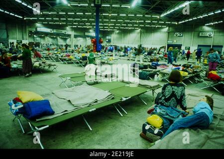 Rifugiati bosniaci, '1000 enfants pour l'hiver', convoglio umanitario Equilibre, Lione, Francia, 1992 Foto Stock