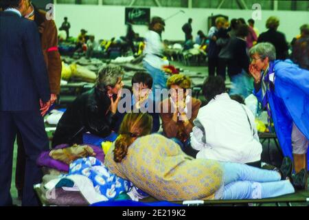 Rifugiati bosniaci, '1000 enfants pour l'hiver', convoglio umanitario Equilibre, Lione, Francia, 1992 Foto Stock