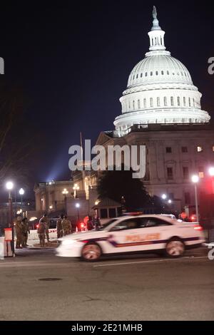 Washington, DC, Stati Uniti. 10 gennaio 2021. La Guardia Nazionale del Campidoglio statunitense su richiesta del Governatore Inslee e del Capo Batiste del WSP come prevista protesta di destra era stata pianificata per domenica, ma alla fine annullata il 10 gennaio 2021 a Washington, DC Credit: Mpi34/Media Punch/Alamy Live News Foto Stock