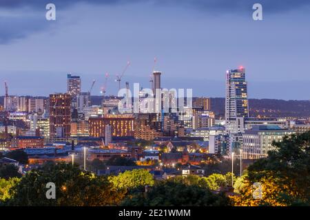 Skyline del centro di Leeds al tramonto Foto Stock