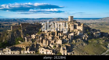 Foto aerea di una città fantasma chiamata Cracovia (vicino Matera, Basilicata, Italia) Foto Stock