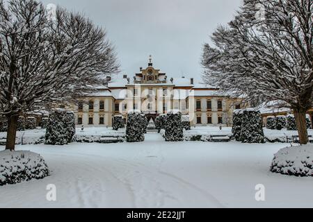 Barocco Chateau Jemniste con romantico parco inglese, Boemia centrale, Repubblica Ceca. Usato come residenza della vecchia famiglia aristocratica di Sternberg.Popul Foto Stock