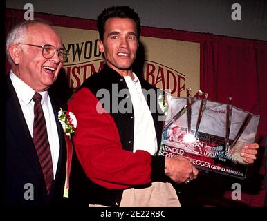 Arnold Schwarzenegger partecipa alla 59a parata annuale di Natale di Hollywood il 25 novembre 1990 a Hollywood, California. Credito: Ralph Dominguez/MediaPunch Foto Stock