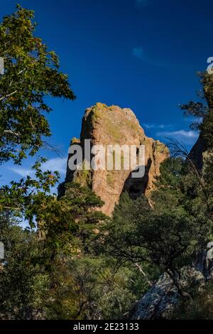 Le suggestive montagne Chiricahua si vedevano dal Canyon di Cave Creek nella Coronado National Forest, Arizona, USA Foto Stock