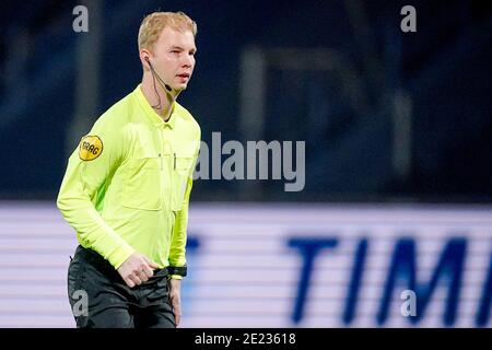 DEN BOSCH, PAESI BASSI - GENNAIO 11: (L-R): Assistente di riferimento Danny Kempinga durante la partita olandese di KeukenkampioenDivision tra FC Den Bosch e AZ Foto Stock