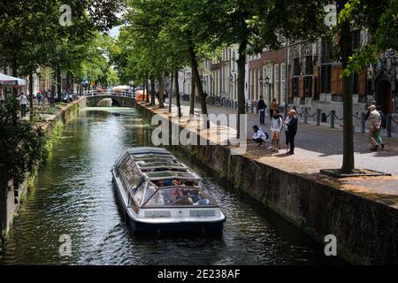 Crociera attraverso i canali di Delft. Foto Stock