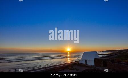 Immagine di le Don Hiltom altrimenti conosciuta come la casa bianca. St Ouens Bay, Jersey, Isole del canale Foto Stock