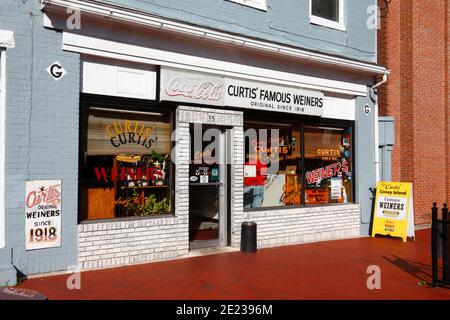 Il famoso caffè/ristorante Coney Island Wieners di Curtis, 35 N Liberty St, Cumberland, Maryland, USA Foto Stock