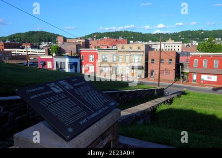 Cartello con la descrizione di trincee e gallerie sul sito di Fort Cumberland, Cumberland, Maryland, Stati Uniti Foto Stock