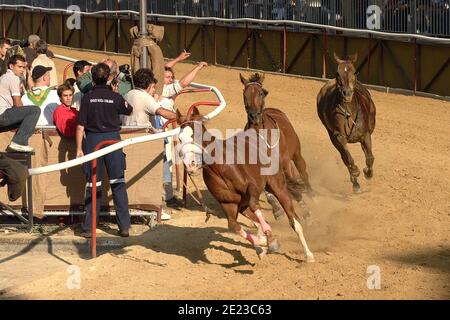 Asti, Piemonte, Italia -09/20/2015- il Palio è un festival tradizionale di origine medievale e la corsa di cavalli bareback del Palio Foto Stock