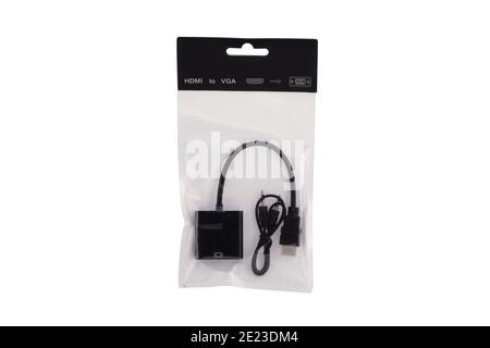 Convertitore HDMI-VGA in un contenitore trasparente su un sfondo bianco Foto Stock