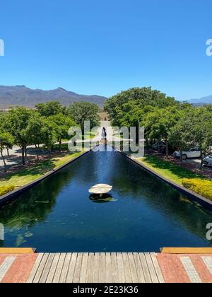 ROBERTSON, SUDAFRICA - 28 dicembre 2020: Vista dalla sala di degustazione presso la Graham Beck Winery, Robertson, Sudafrica Foto Stock