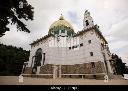 La chiesa in stile liberty di San Leopoldo, progettata da otto Wagner, si trova sul terreno dell'ospedale psichiatrico Steinhof di Penzing, Vienna, Austria. Foto Stock