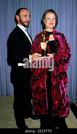 F. Murray Abraham e Geraldine Page al 58th Academy Awards, al Dorothy Chandler Pavilion di Los Angeles, California, 24 marzo 1986. Credito: Ralph Dominguez/MediaPunch Foto Stock