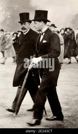 Padre e figlio: King George V e suo figlio, il futuro re Edoardo VIII. Edward sarebbe abdicare al trono per sposare Wallis Simpson Foto Stock