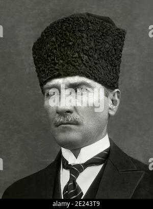 Kemal Atatürk (fino al 1934: Mustafa Kemal Pasha; dopo il 1935: Kamâl Atatürk; 1881 - 1938), a cui viene comunemente fatto riferimento come Mustafa Kemal Atatürk, era un bagno turco Foto Stock