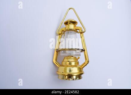 Lampada a lanterna in miniatura con luce a LED utilizzata come sostegno per le feste di notte per occasioni e festival indiano di makar sankranti e dewali props. Carino poco Foto Stock