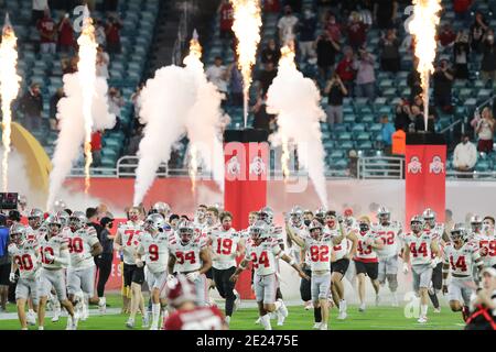 11 gennaio 2021: Lo stato dell'Ohio prende il campo durante il campionato nazionale di calcio del College Playoff all'Hard Rock Stadium di Miami Gardens, Florida. Credit: Cory Knowlton/ZUMA Wire/Alamy Live News Foto Stock