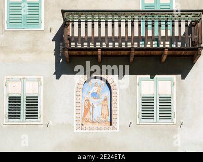 Tradizionale architettura alpina a Falcade in Val Biois. Europa, Europa centrale, Italia Foto Stock