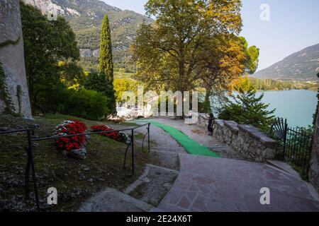Mendruzzo, 13 SETTEMBRE 2020 - Vista panoramica dal Castello di Toblino, nel comune di Madruzzo, provincia di Trento, Italia. Foto Stock