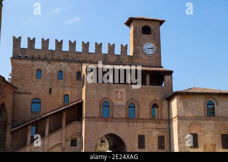 CASTELLO d'ARQUATO, 25 AGOSTO 2020 - Palazzo Podestà a Castell'Arquato, provincia Piacenza, Emilia Romagna, Italia Foto Stock