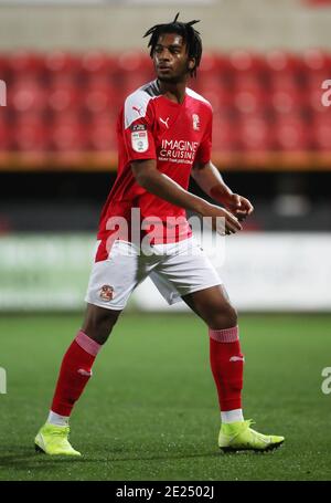 Swindon Town's Akinwale Odimayo durante la partita Sky Bet League uno al Energy Check County Ground, Swindon. Foto Stock